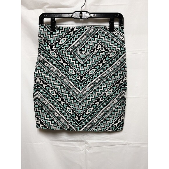 BLT) Charlotte Russe Skirt Women’s Size Medium Blue White Print Short Mini - Picture 3 of 9